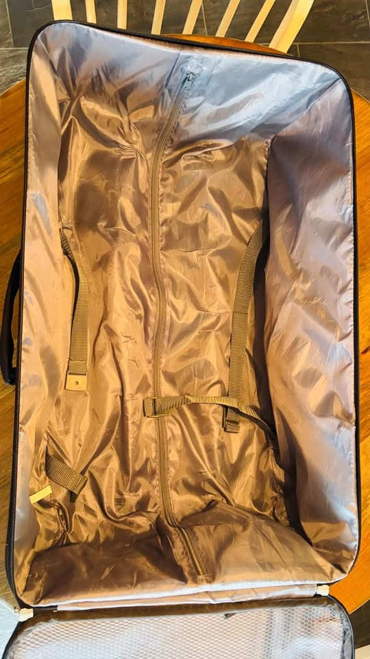 Medium sized Suitcase - photo 2
