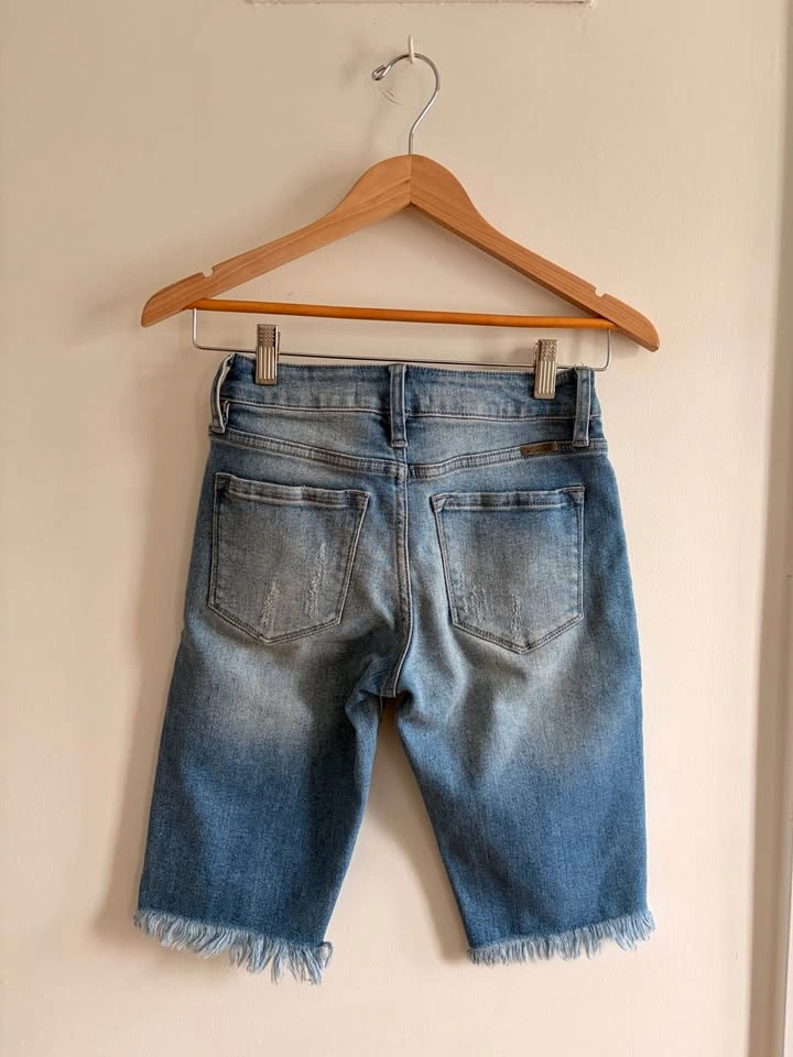 KanCan Light Blue Distressed Cropped Jeans - photo 3