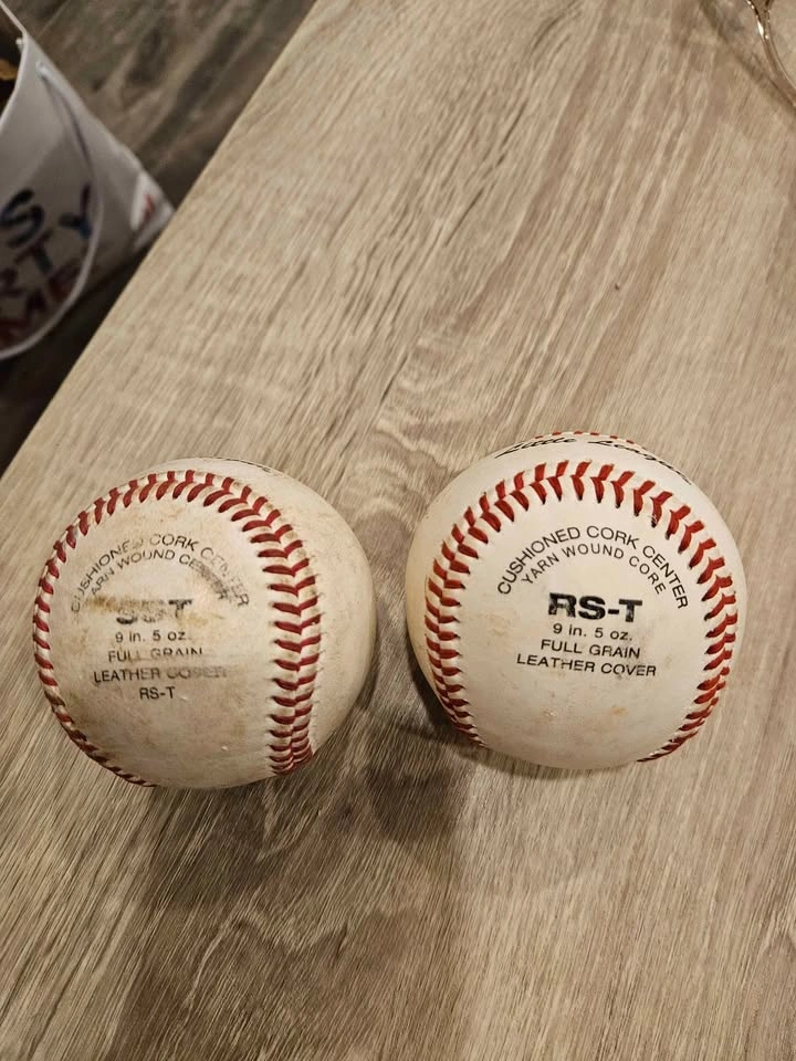 Vintage 1996 NY Yankees Souvenir Baseballs - photo 2