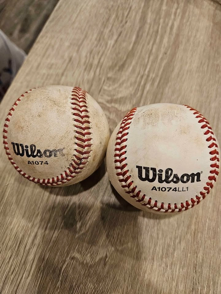 Vintage 1996 NY Yankees Souvenir Baseballs - photo 3