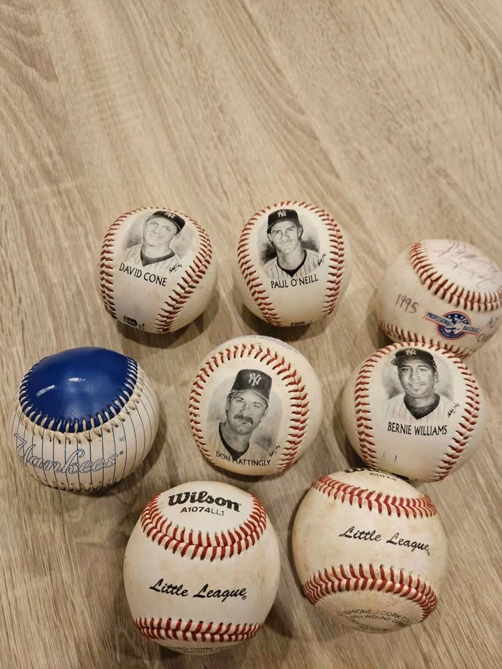 Huge Baseball Lot! 29 Practice Balls + 5 Vintage Yankees Souveni - photo 5