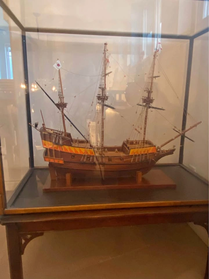 Sir Drake 'Golden Hind' & HMS Victory Ships