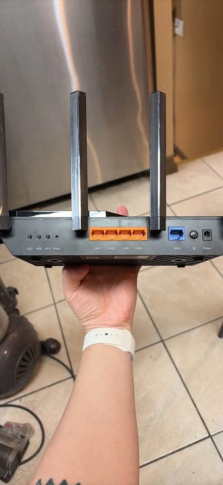 TP-Link Router - photo 3