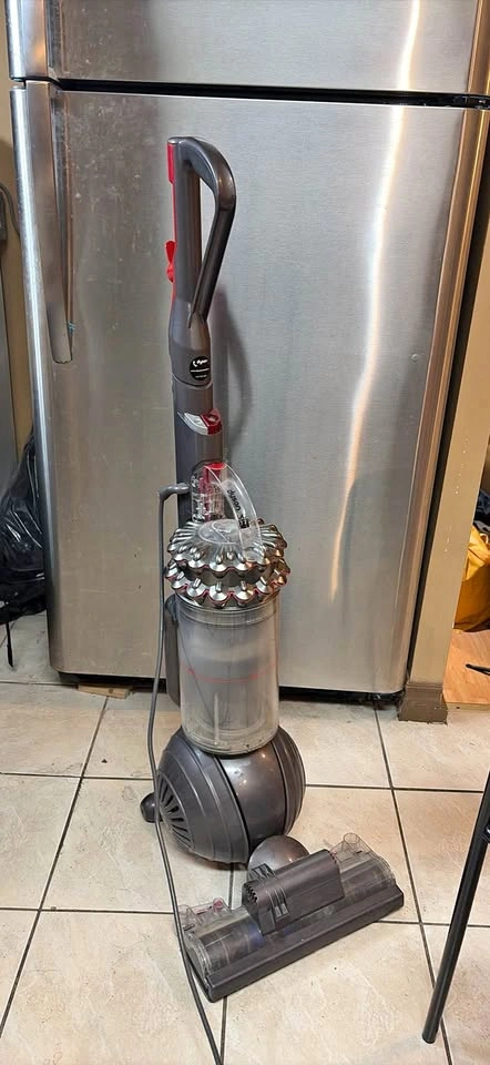 Dyson vacuum DC 77