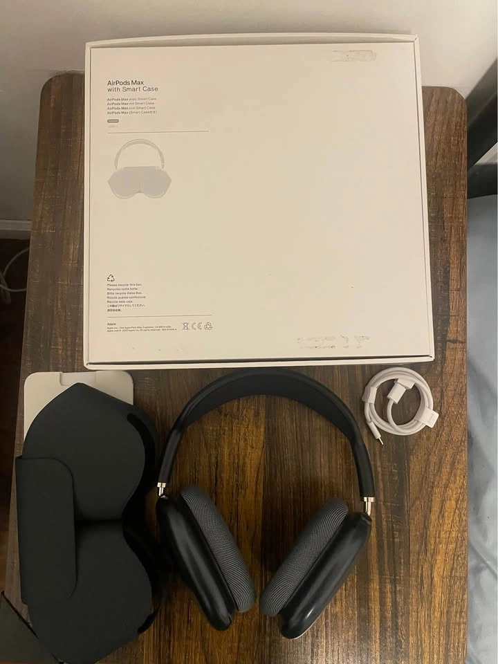 Airpod Max Midnight Black - Price Negotiable - photo 2