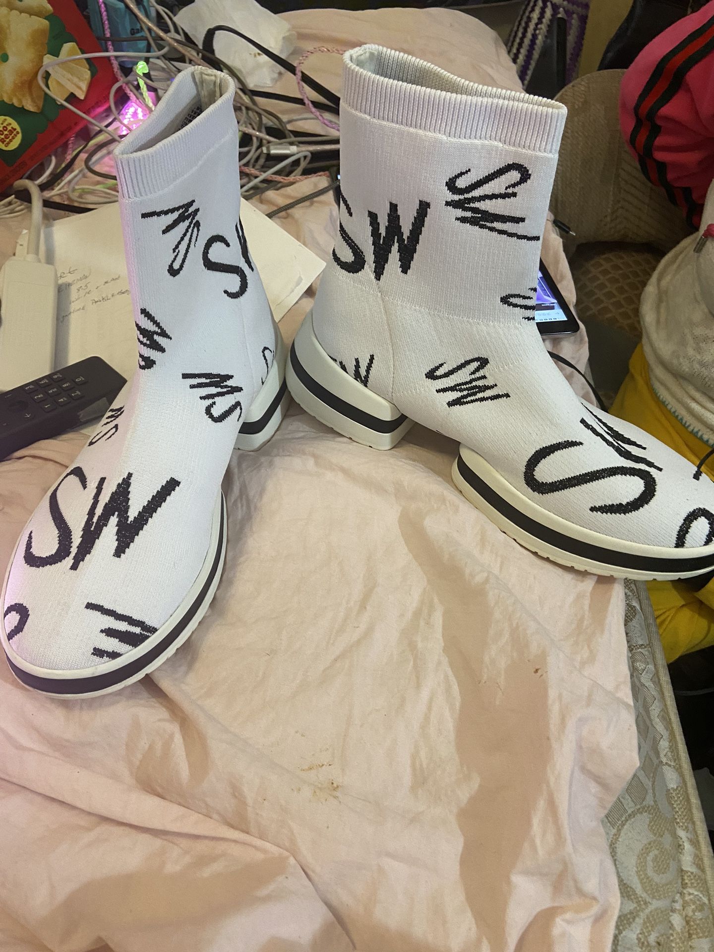 Ladies Stuart Weitzman Boot Shoes White & Black Size 8.5 Ankle