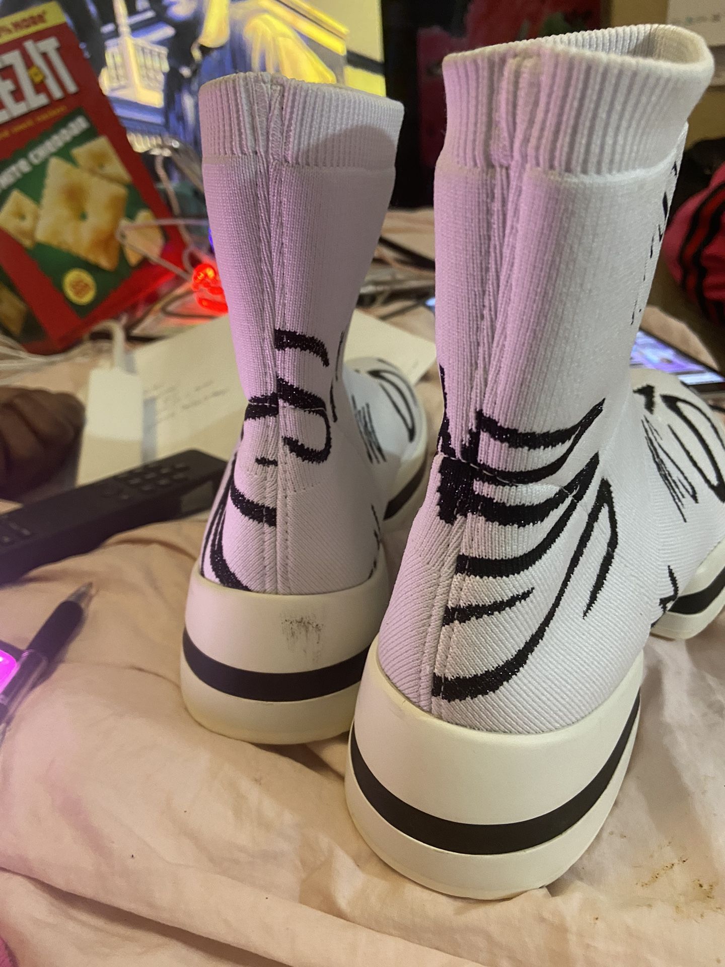 Ladies Stuart Weitzman Boot Shoes White & Black Size 8.5 Ankle - photo 4