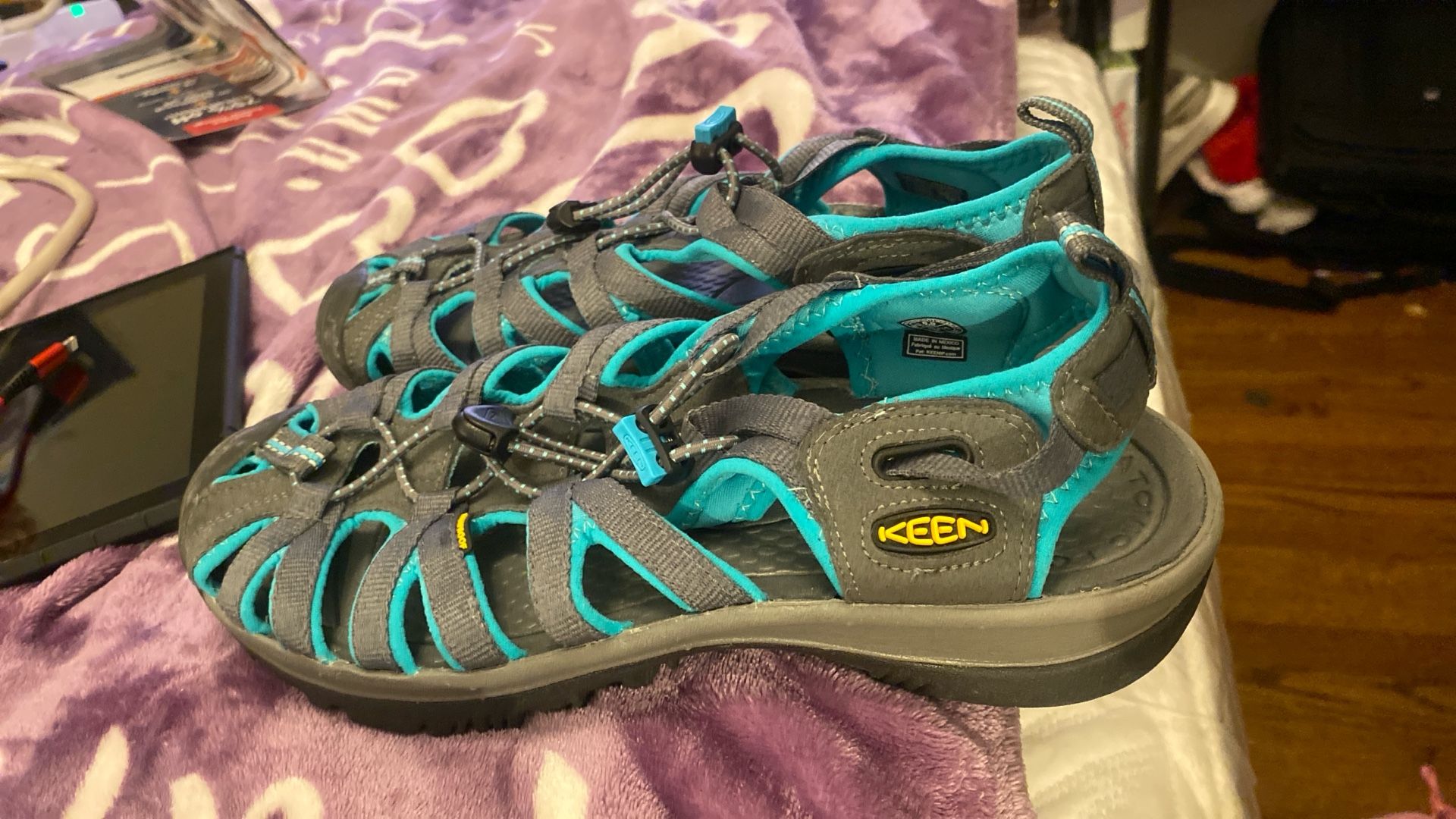 Ladies Keen Sandals Size 8.5 Preowned - photo 2