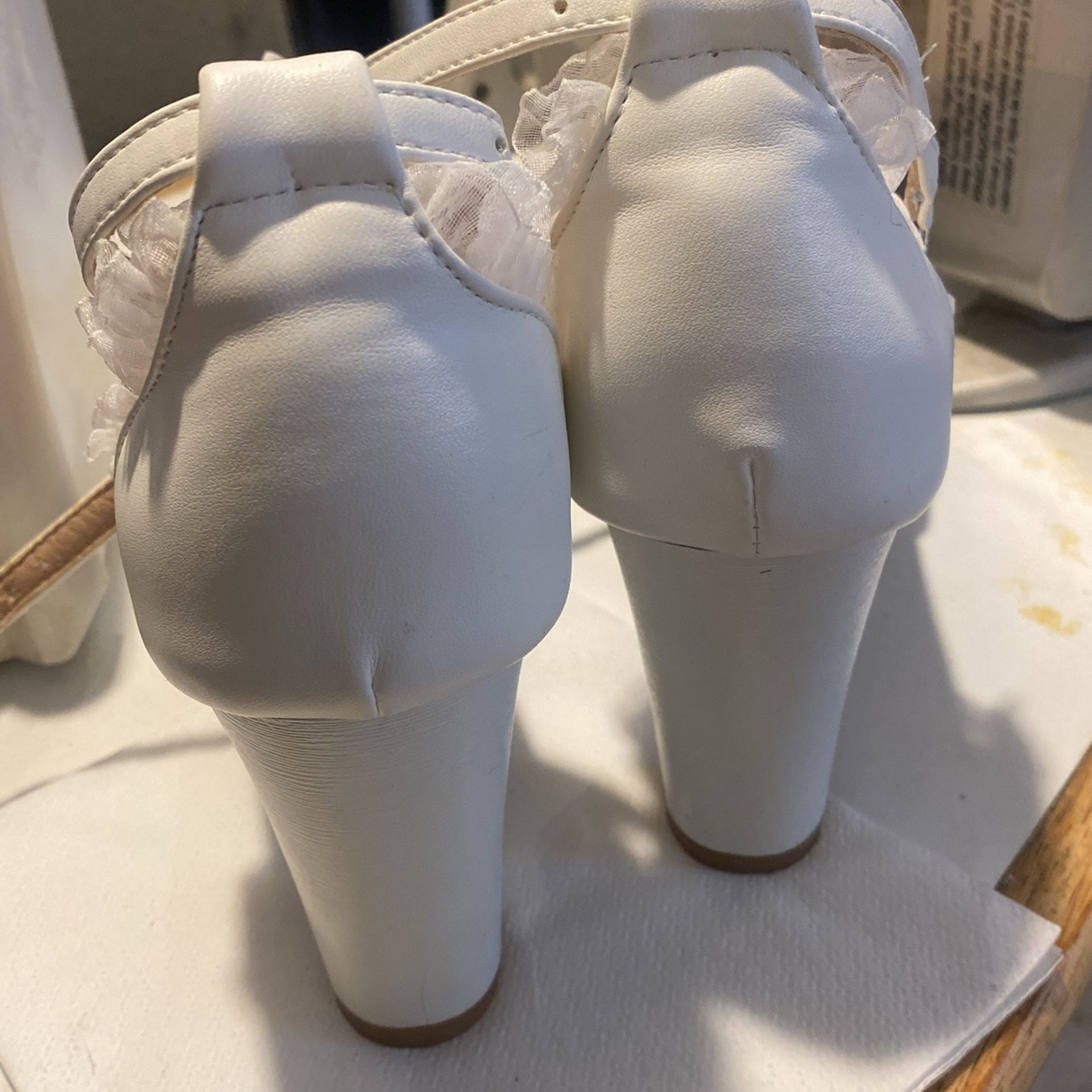Ladies White Pleather Shoes Sheer Lace With Bow & Pearl - photo 3