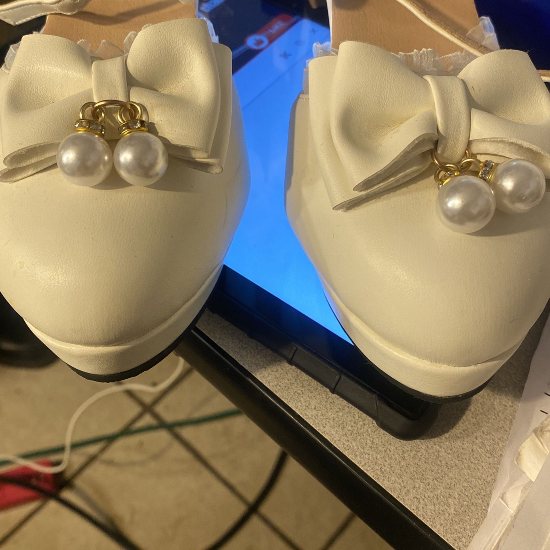 Ladies White Pleather Shoes Sheer Lace With Bow & Pearl - photo 5