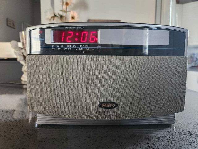 Vintage Sanyo Alarm Clock