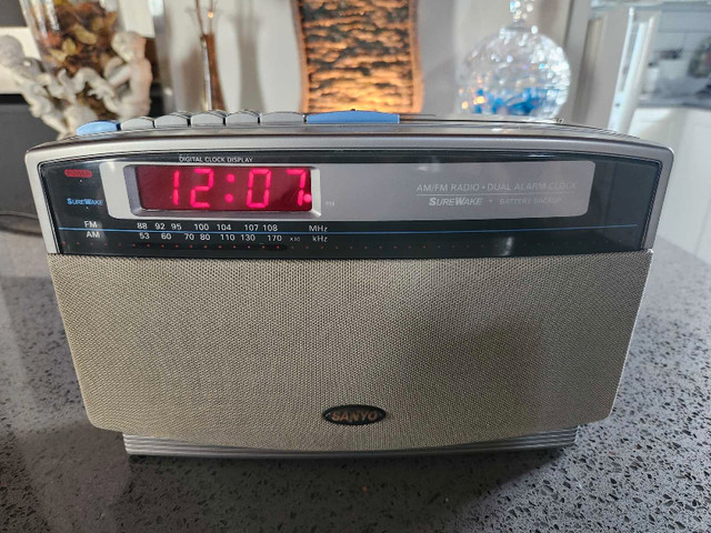 Vintage Sanyo Alarm Clock - photo 4