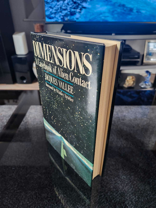 Dimensions - A Casebook of Alien Contact - photo 2