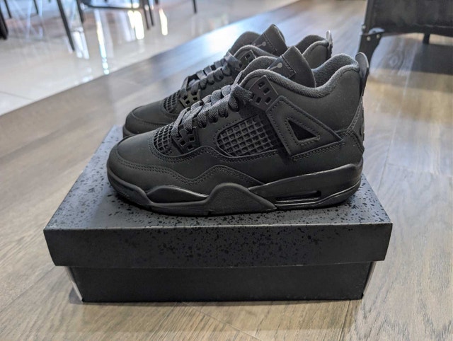 DS Air Jordan "Black Cat" 4 - Size 4Y - photo 3