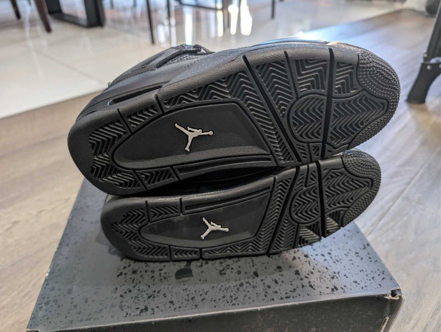 DS Air Jordan "Black Cat" 4 - Size 4Y - photo 5