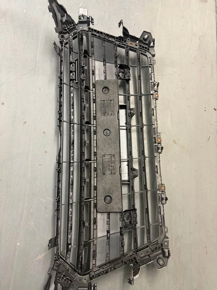 Audi TTS Front Grille OEM 8S0807550A - Grey/Chrome - photo 2