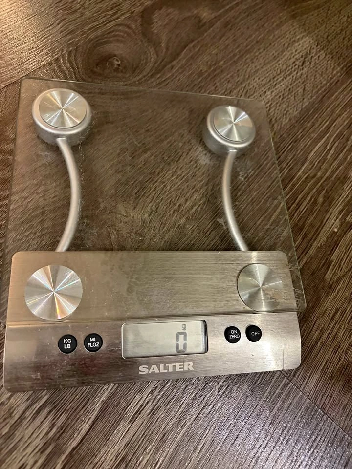 Salter Aquatronic Glass Electronic Kitchen Scale, model 3003