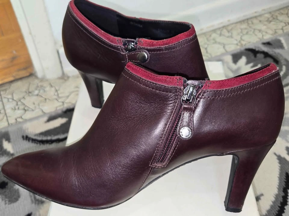 GEOX Respira Women's Italian Patent Leather Boots, Size 38/8 - photo 3