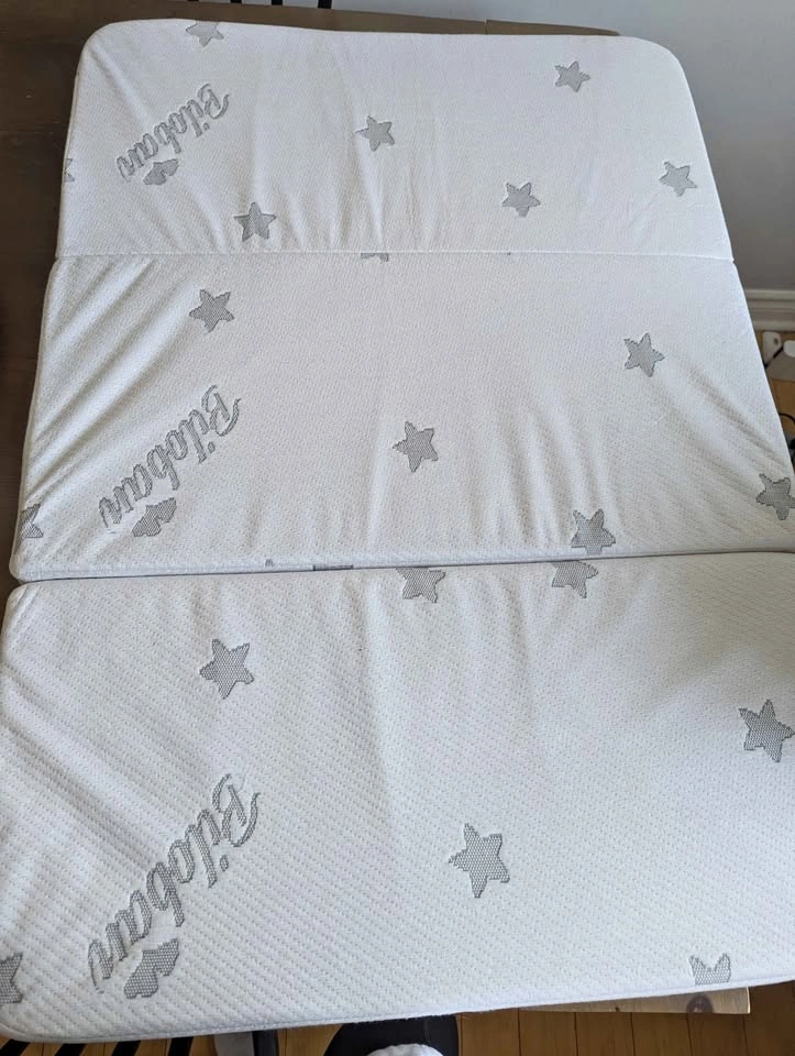 Pack and Play Mattress / mattress sheet