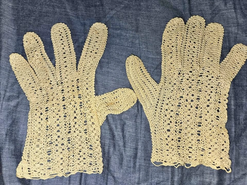 NEW handmade vintage Women's crochet gloves, small