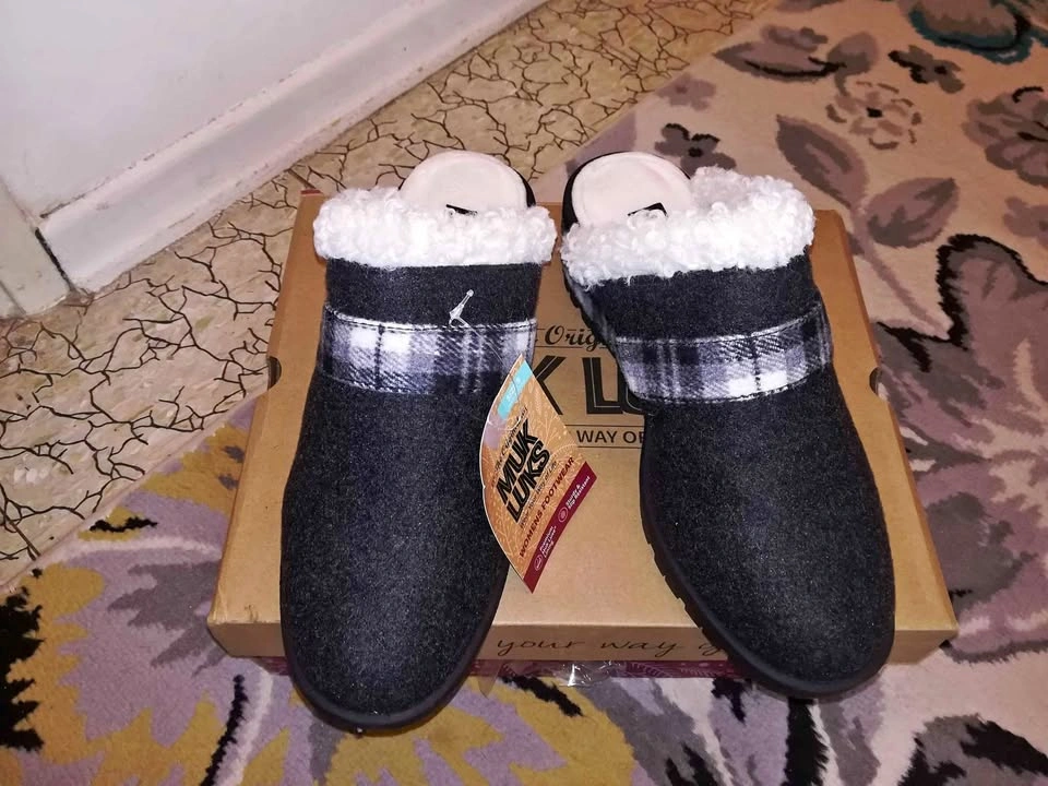 NEW in Box Women's Muk Luks Clogs, Black, Size 9