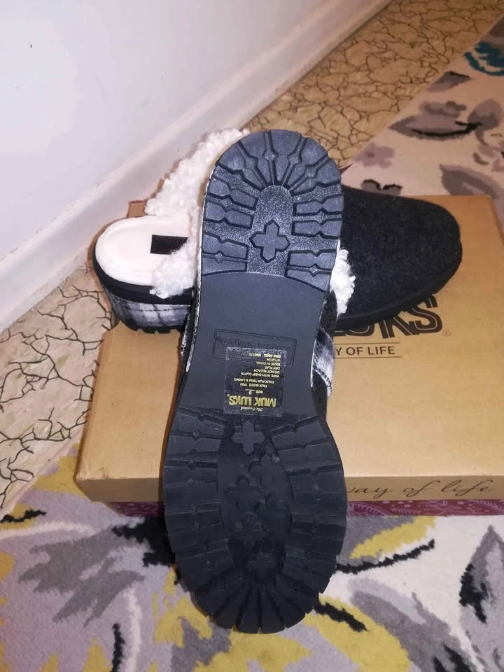 NEW in Box Women's Muk Luks Clogs, Black, Size 9 - photo 3