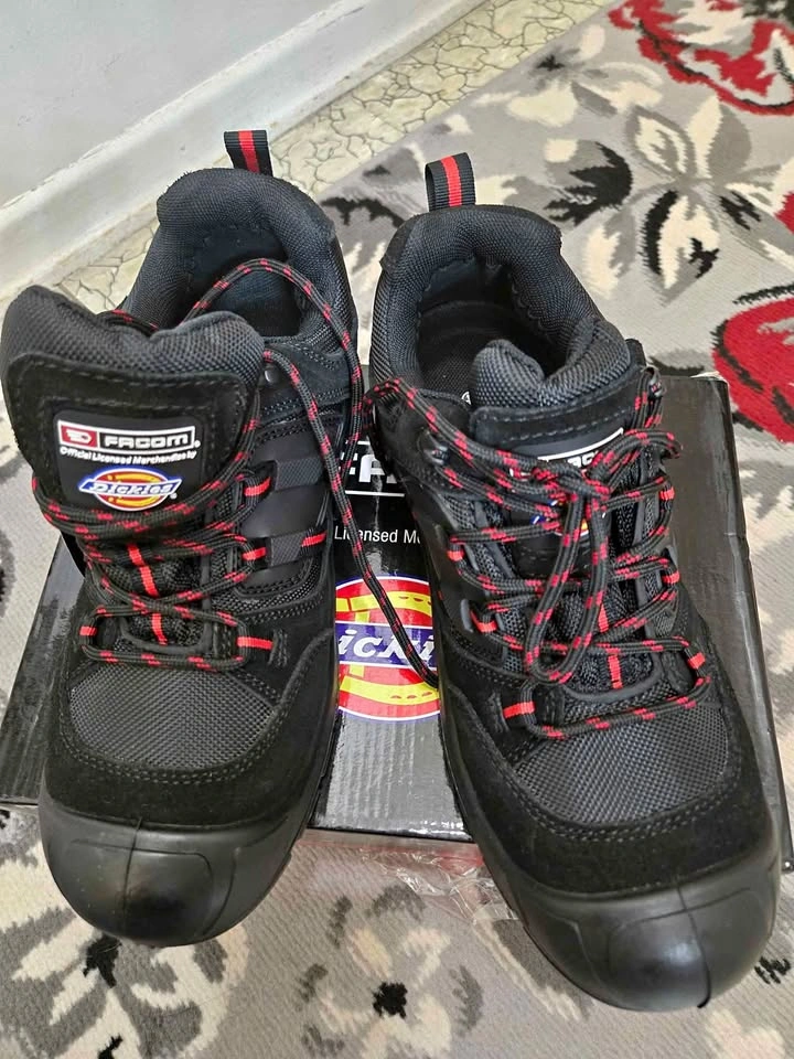 NEW in Box Dickies Facom Safety Footwear, Black
