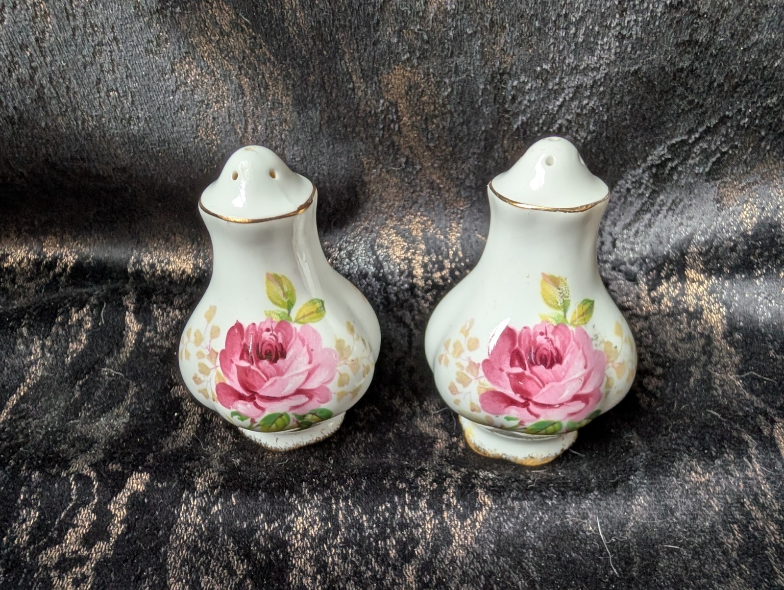 Royal Albert AMERICAN BEAUTY Salt Pepper Shakers - photo 2