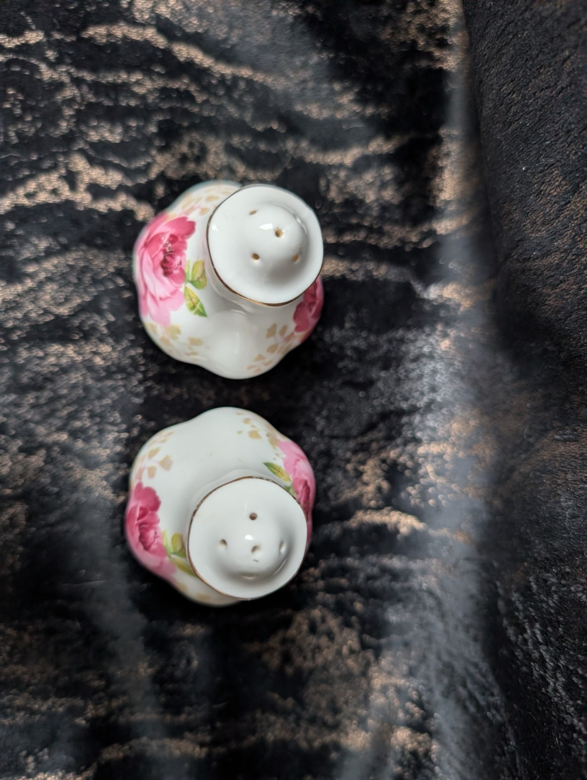 Royal Albert AMERICAN BEAUTY Salt Pepper Shakers - photo 3