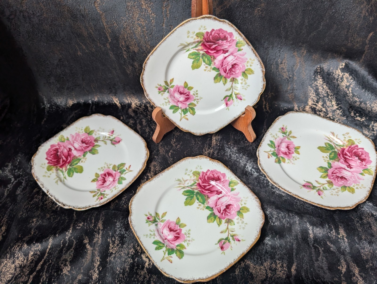 Set Of 4 6inch Royal Albert American Beauty Square Plates - photo 2
