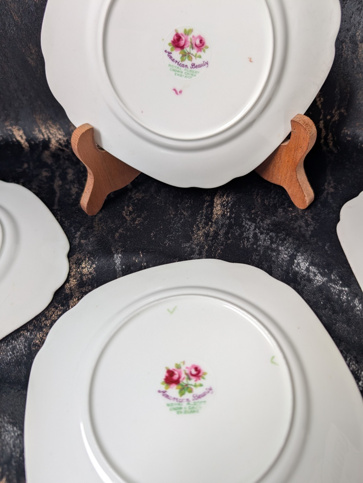 Set Of 4 6inch Royal Albert American Beauty Square Plates - photo 5
