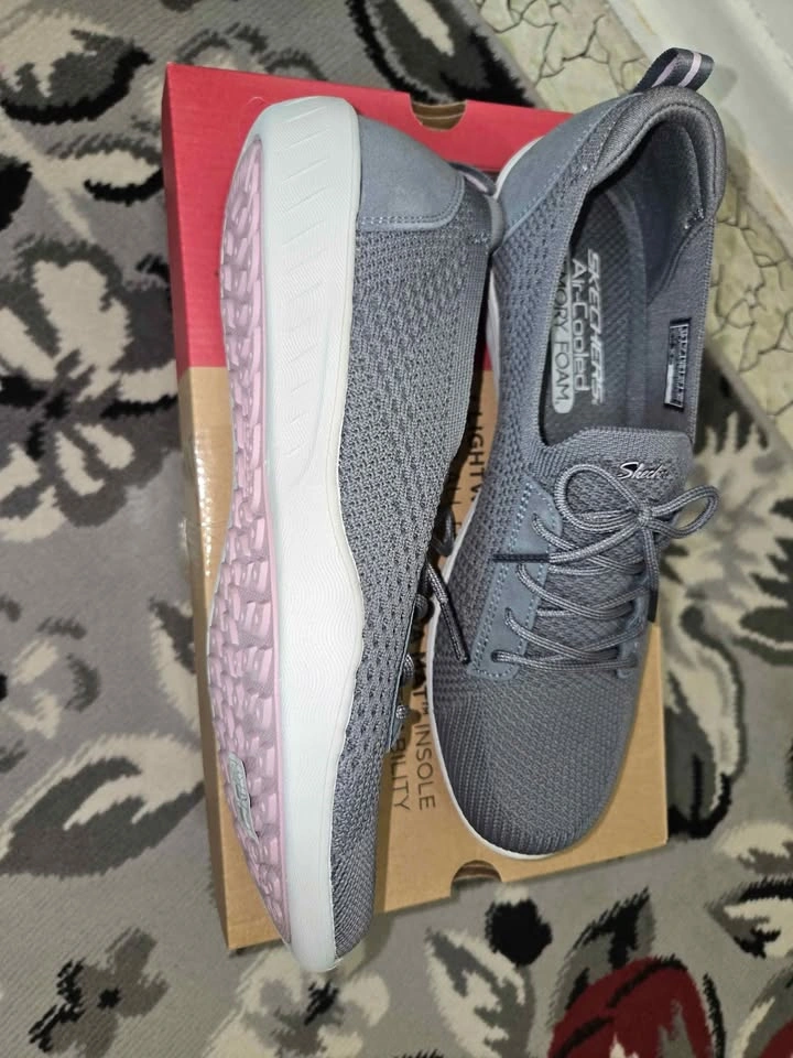 NEW in Box Women's Skechers shoes size 10 - photo 2