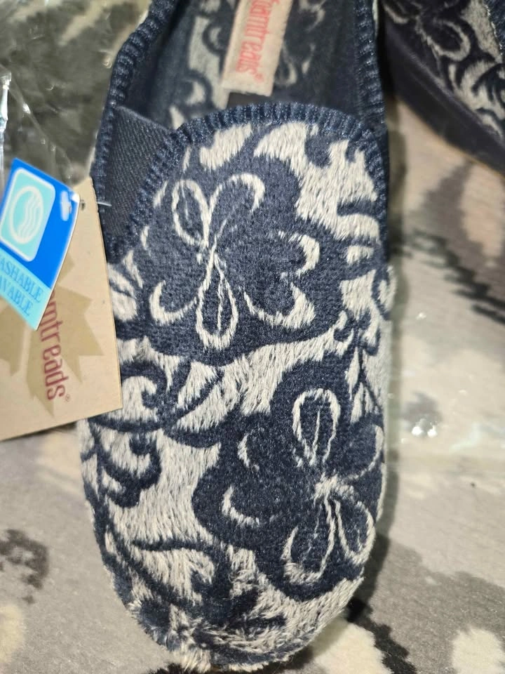 NEW Women's Foamtreads Slippers, Size 6 - photo 2