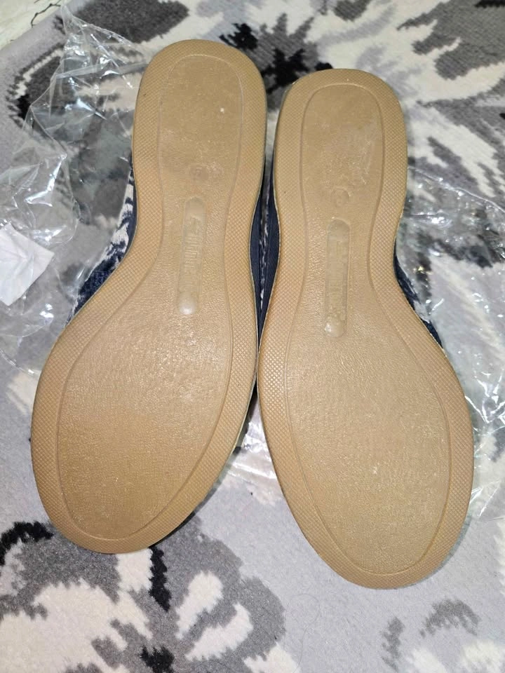 NEW Women's Foamtreads Slippers, Size 6 - photo 3