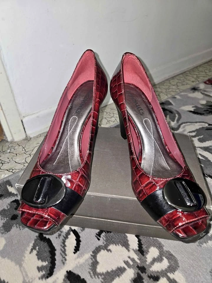 NEW Women's Leather Shoes, Burgundy, Size 10