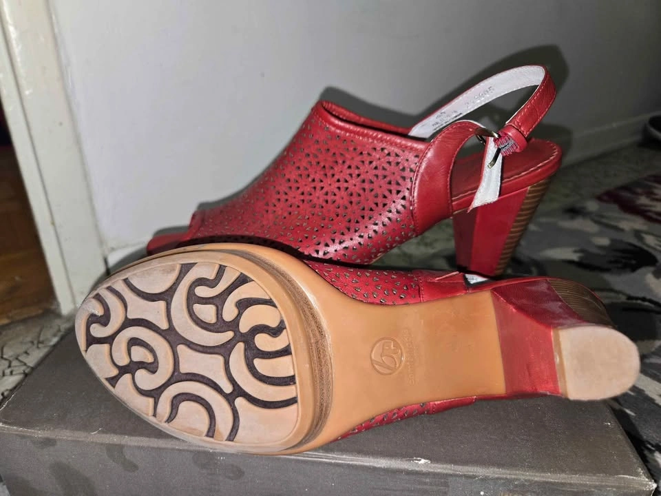 LIKE NEW Women's shoes, dark red, size 10 - photo 3
