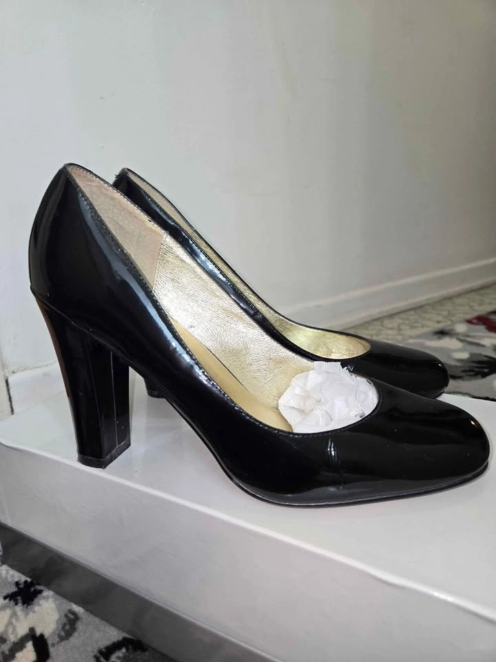 Like New Women's Steve Madden Black Patent Heels, Size 10 - photo 2