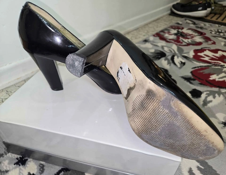 Like New Women's Steve Madden Black Patent Heels, Size 10 - photo 3
