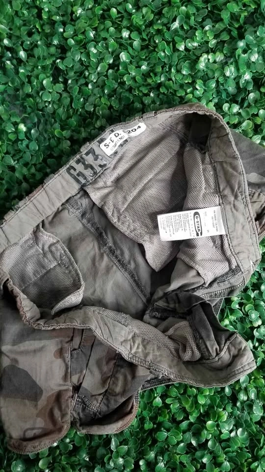 Womens G-Star Raw Camo Shorts Size 26 - photo 4