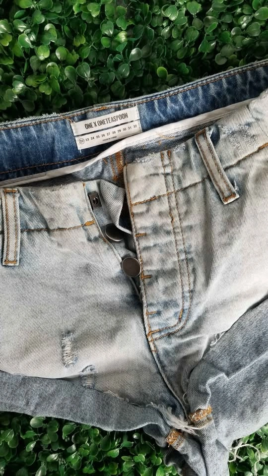ONE X ONETEASPOON Distressed Denim Shorts Size 22 - photo 2