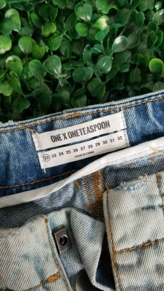 ONE X ONETEASPOON Distressed Denim Shorts Size 22 - photo 3