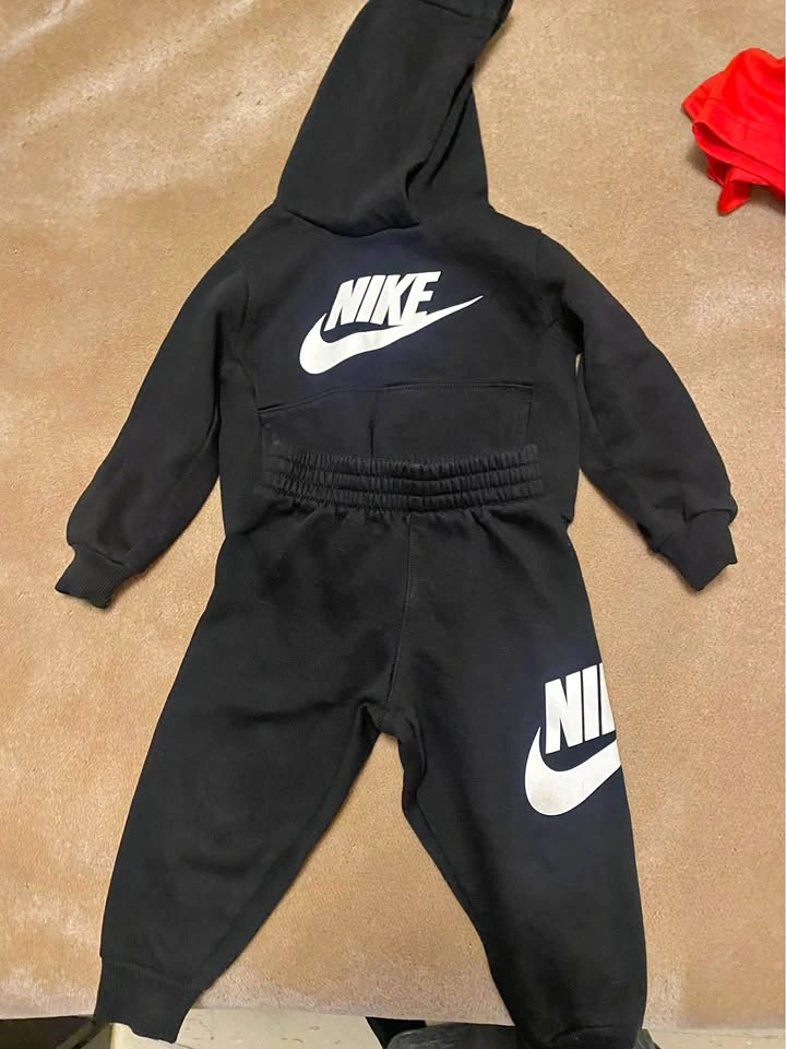 Nike Baby/Toddler Black Hoodie & Sweatpants Set Size 2-3Y