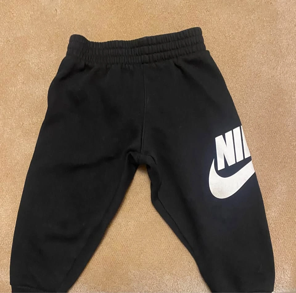 Nike Baby/Toddler Black Hoodie & Sweatpants Set Size 2-3Y - photo 3
