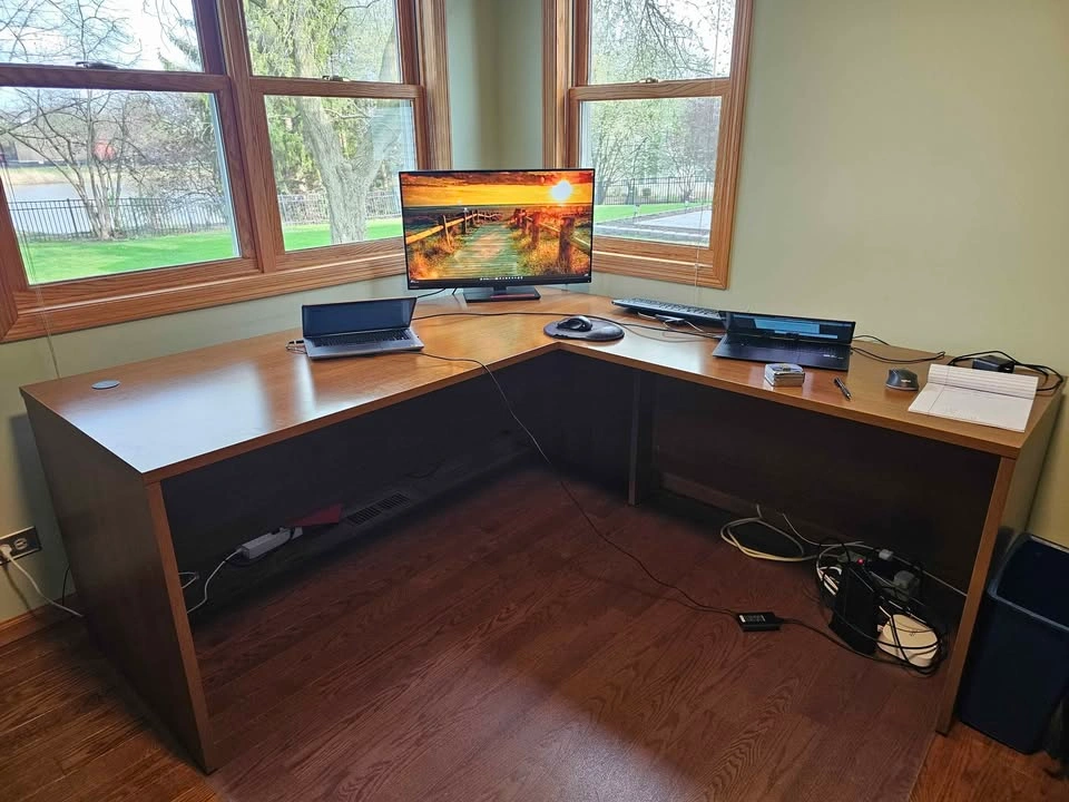 L shaped corner office desk 71 1/8" x 29 3/8", 77 1/8" x 23 1/8" - photo 2