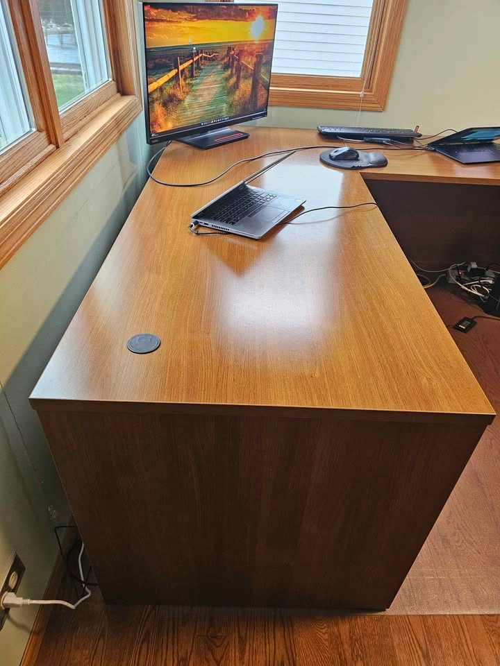 L shaped corner office desk 71 1/8" x 29 3/8", 77 1/8" x 23 1/8" - photo 3