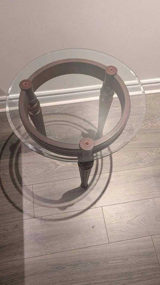 Glass top Round end table - photo 2