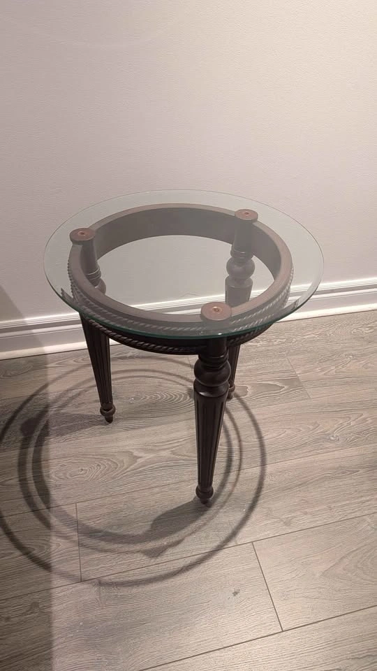 Glass top Round end table - photo 3