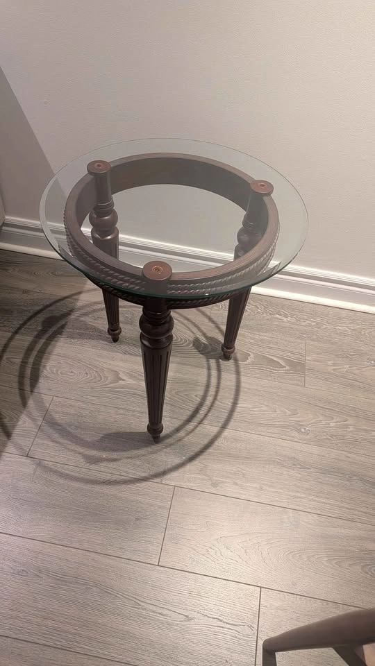 Glass top Round end table - photo 4