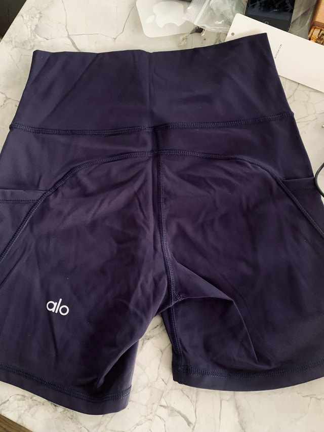 ALO yoga shorts 2 NEW w tags L/8 black/purple - photo 2