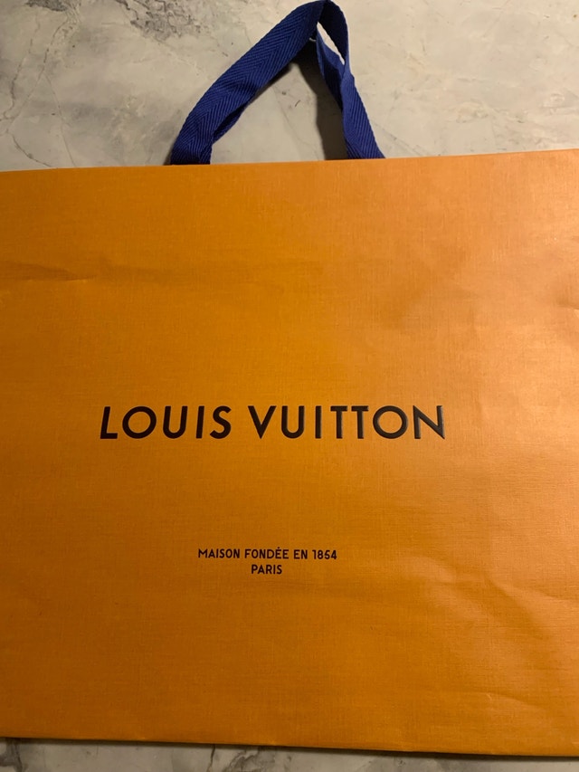 GUCCI LOUIS VUITTON shopping bags - Chanel